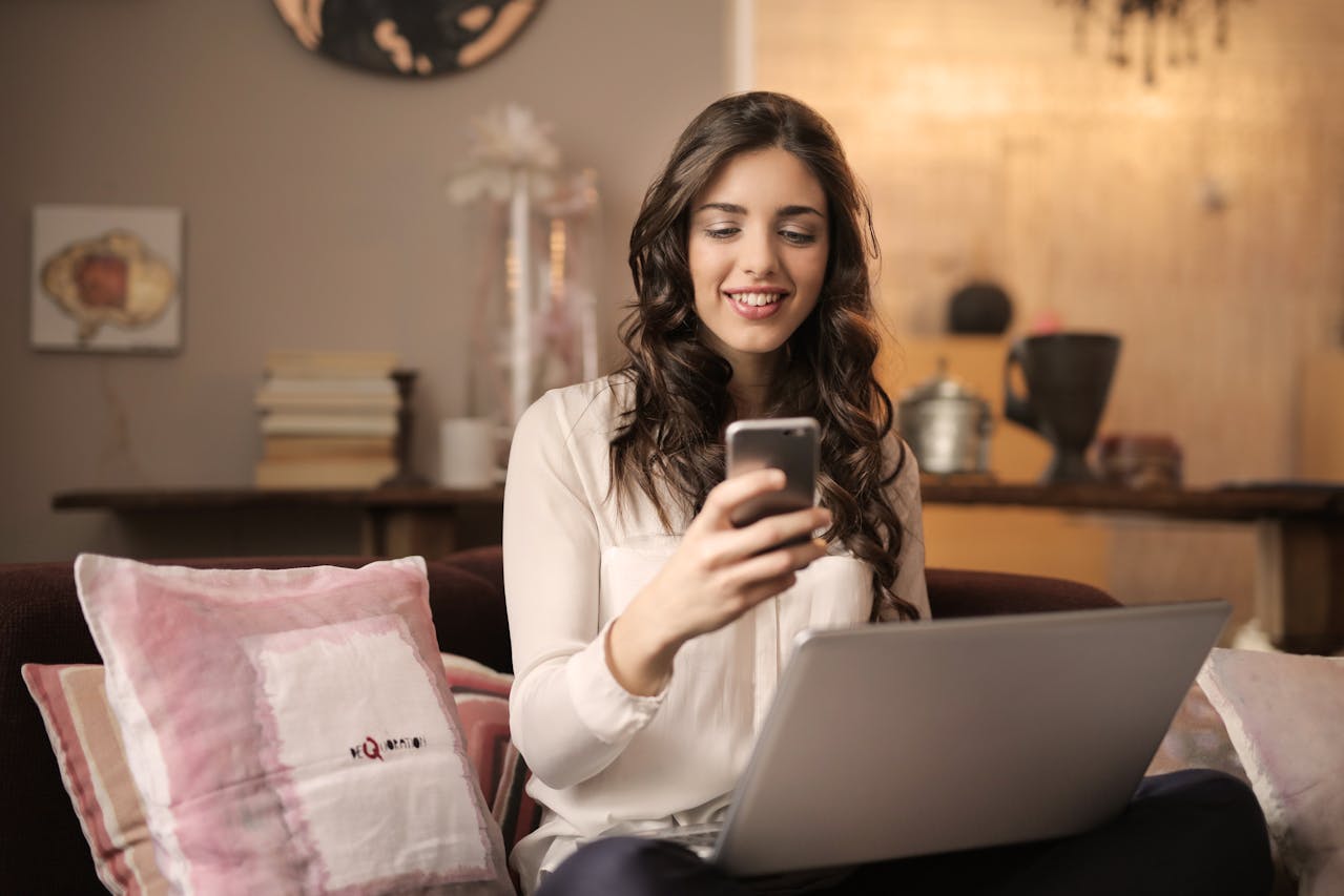 Woman on her phone to online community.